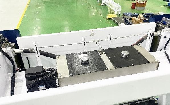 Motor ve gövdeye entegre paslanmaz yağ tankı